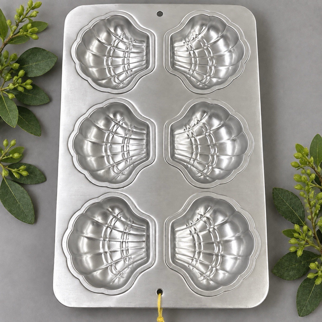 Two Wilton 6 SHELLS CAKE COOKIE PAN #2105-4396 Aluminum Two Wilton 6 SHELLS CAKE COOKIE PAN #2105-4396 Aluminum