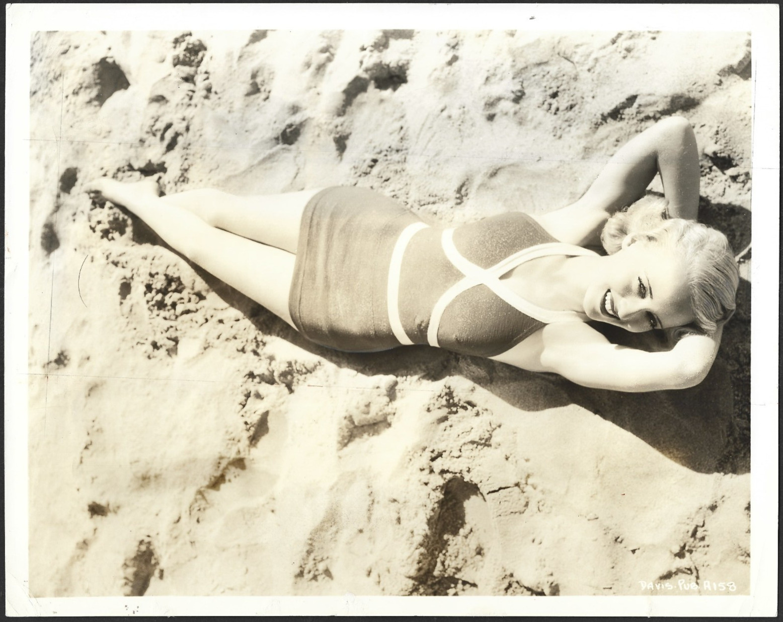HOLLYWOOD BETTE DAVIS ACTRESS STYLISH POSE SEXY LEGS VINTAGE ORIGINAL PHOTO HOLLYWOOD BETTE DAVIS ACTRESS STYLISH POSE SEXY LEGS VINTAGE ORIGINAL PHOTO