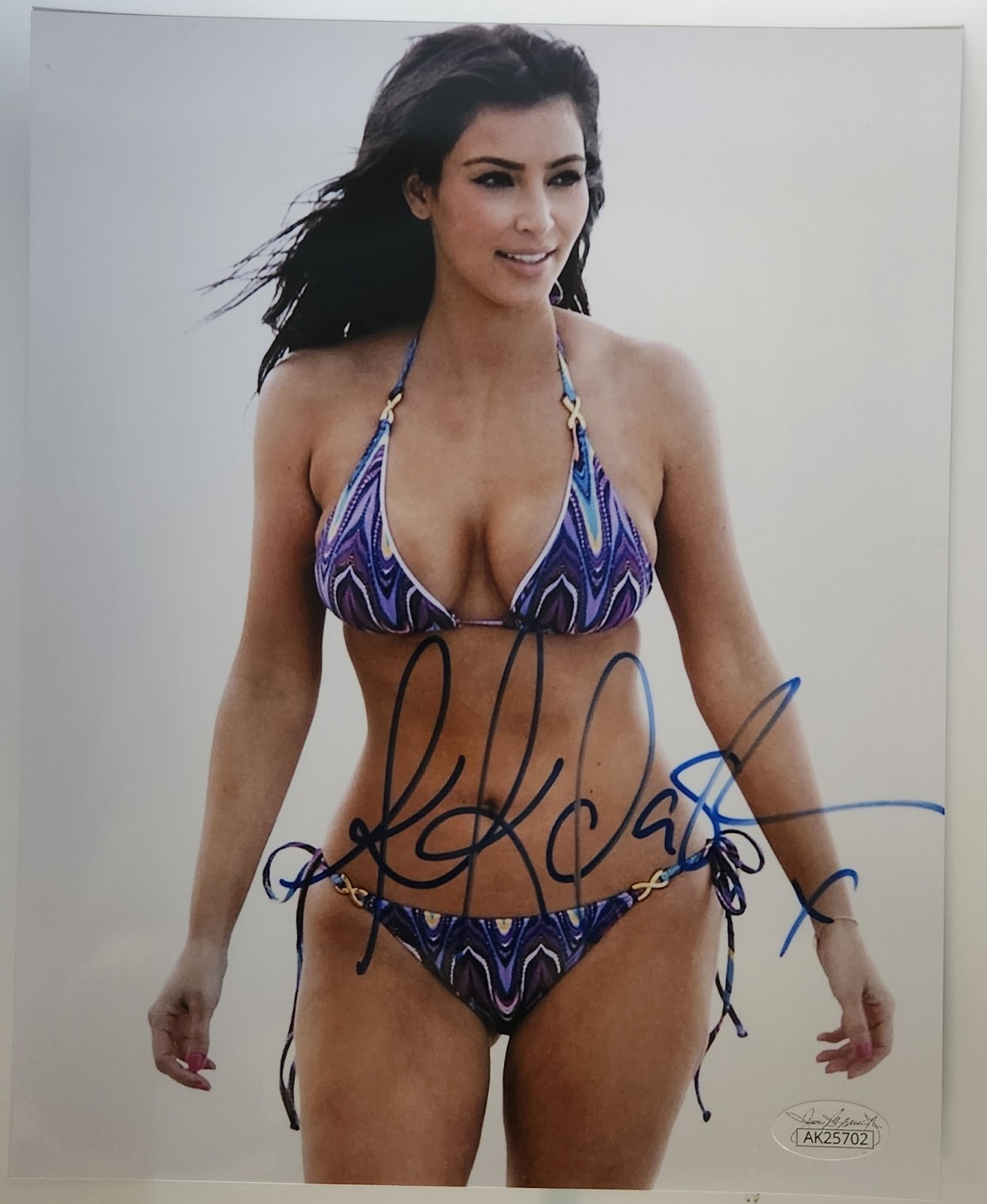 Kim Kardashian Signed 8x10 Authentic  Photo - Autograph with Tamper Proof JSA