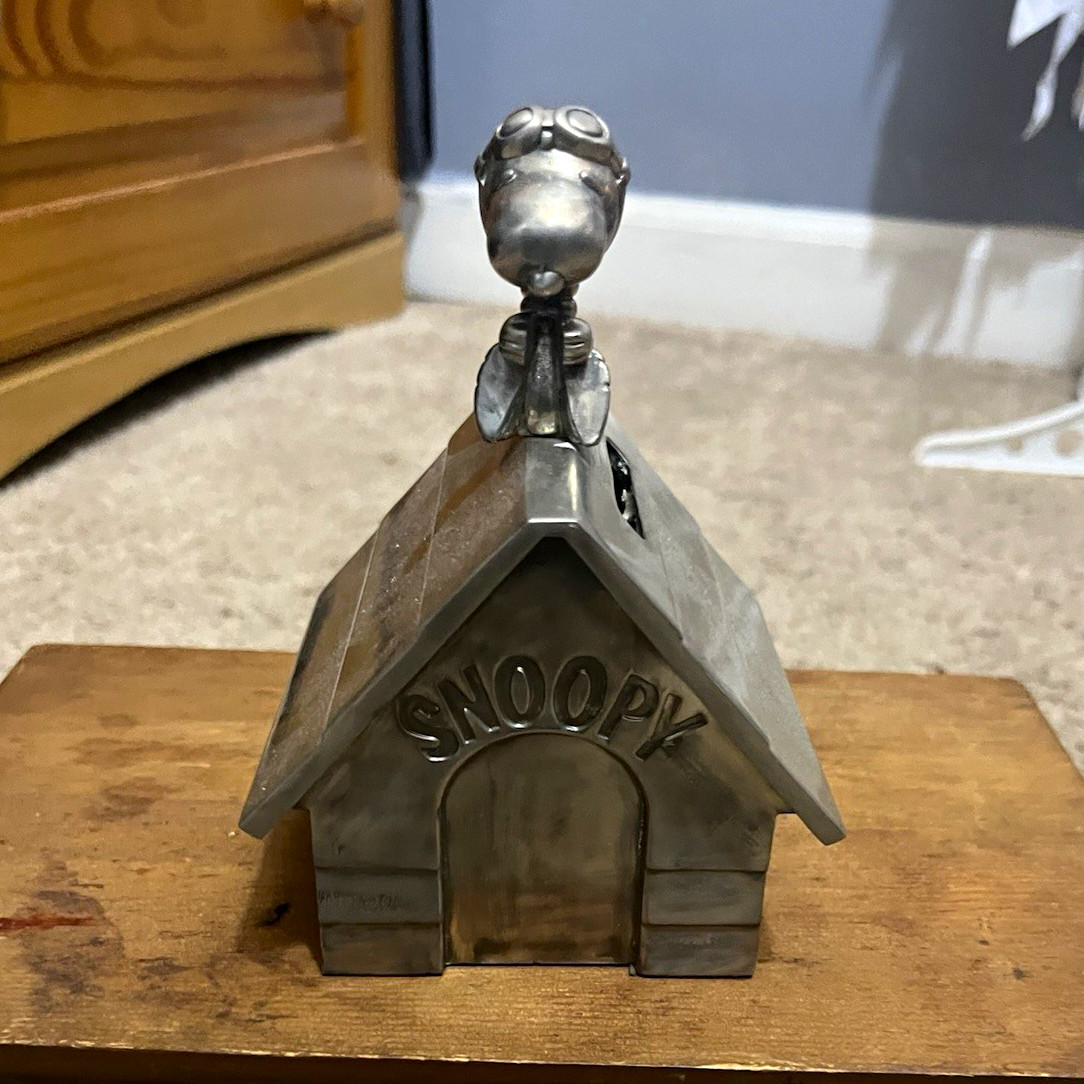 Vintage : Original 1966 Peanuts Snoopy Doghouse Silver plated Coin Bank