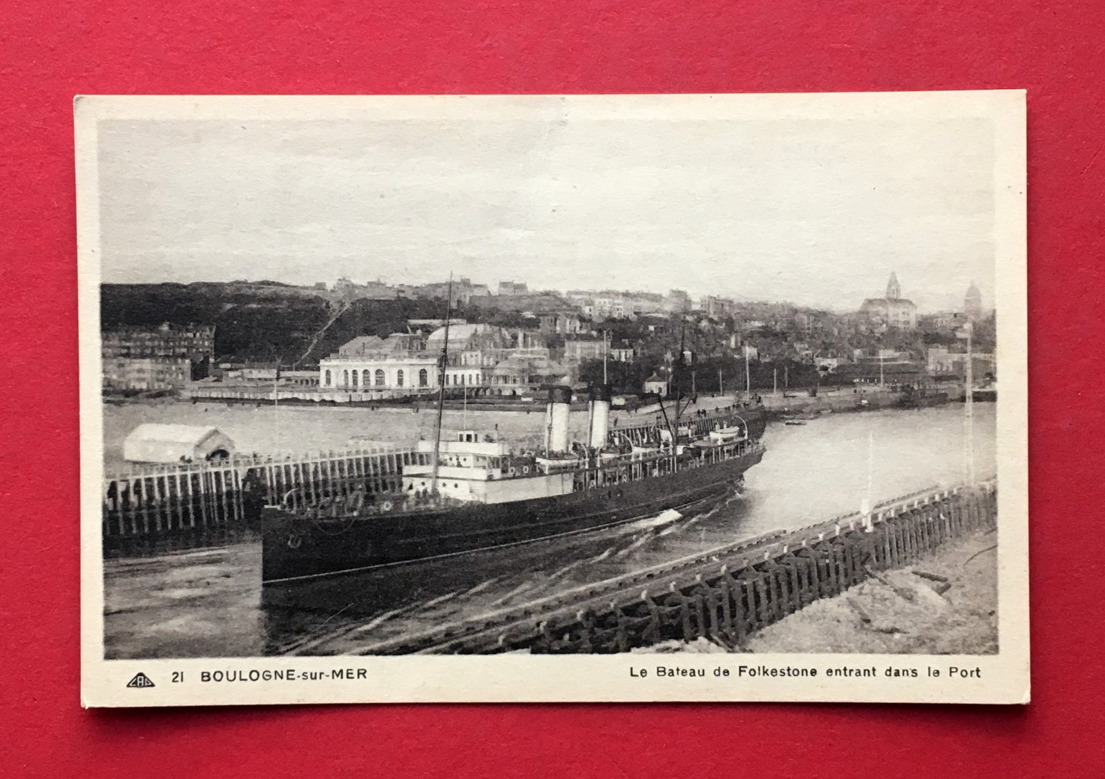 Postcard Boulogne-sur-Mer around 1930 arriving ship Folkestone in port (40326 Postcard Boulogne-sur-Mer around 1930 arriving ship Folkestone in port (40326
