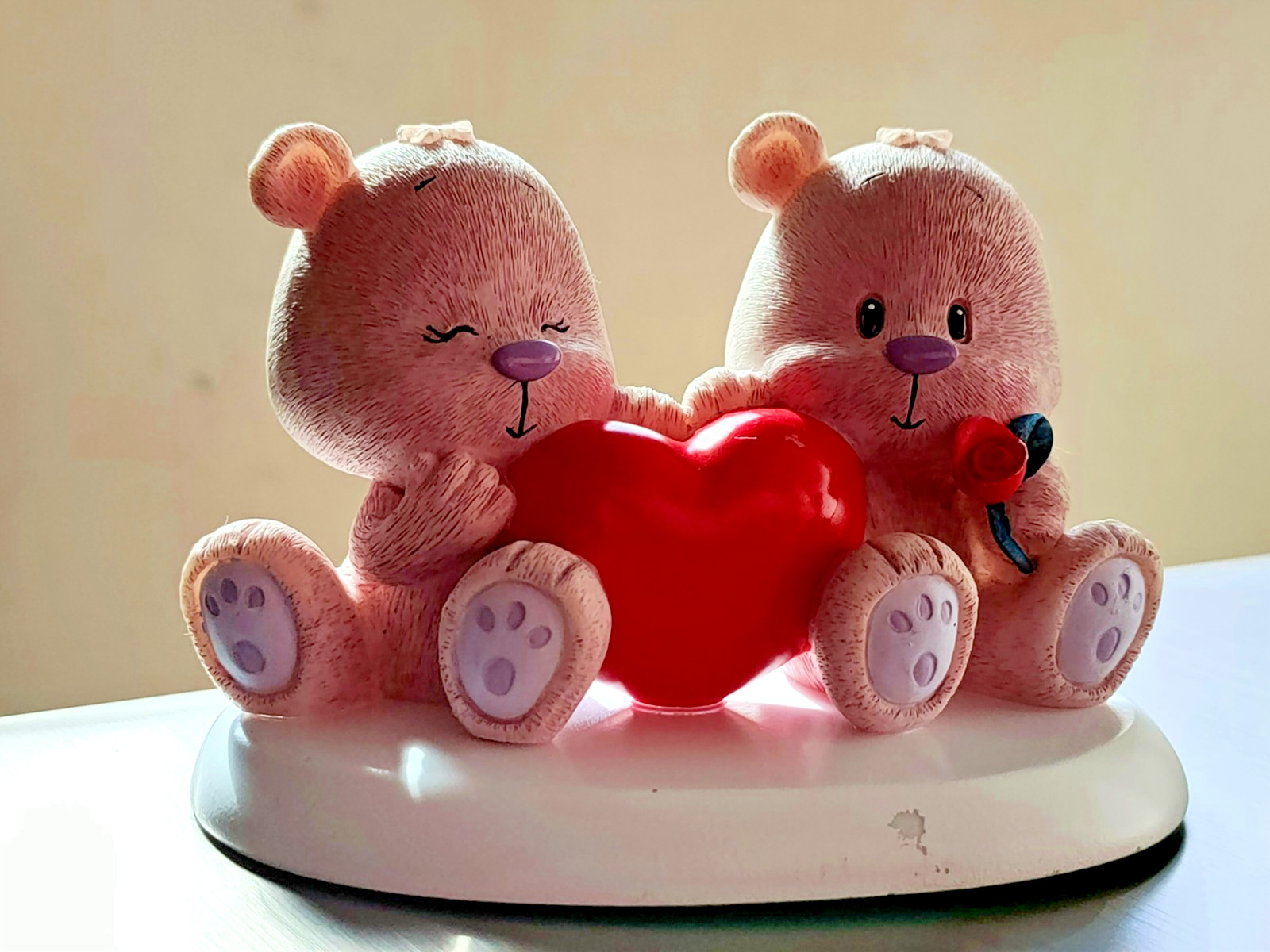 Vintage Teddy Bear Couple Figurine, Red Heart Rose, White Base, As Is Vintage Teddy Bear Couple Figurine, Red Heart Rose, White Base, As Is