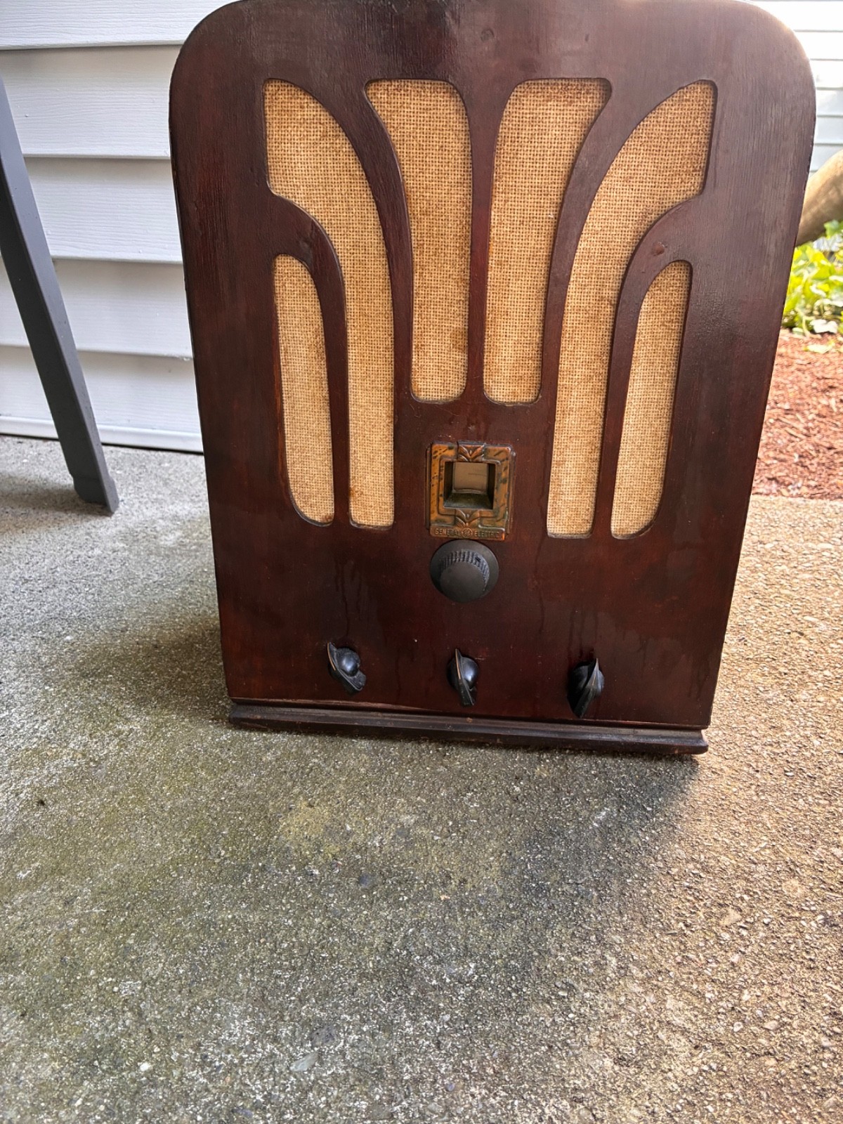 Vintage General Electric A-53 “tombstone” tabletop style radio Vintage General Electric A-53 “tombstone” tabletop style radio