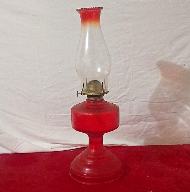 Vintage Early American Lamp \