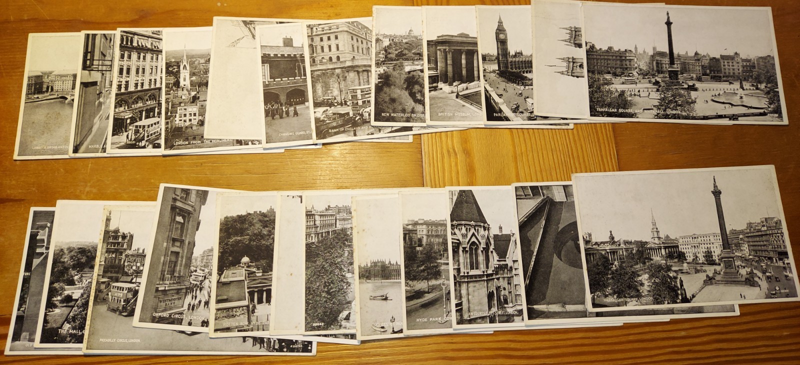 24 London SILVERESQUE Unused Postcard Valentine & Sons