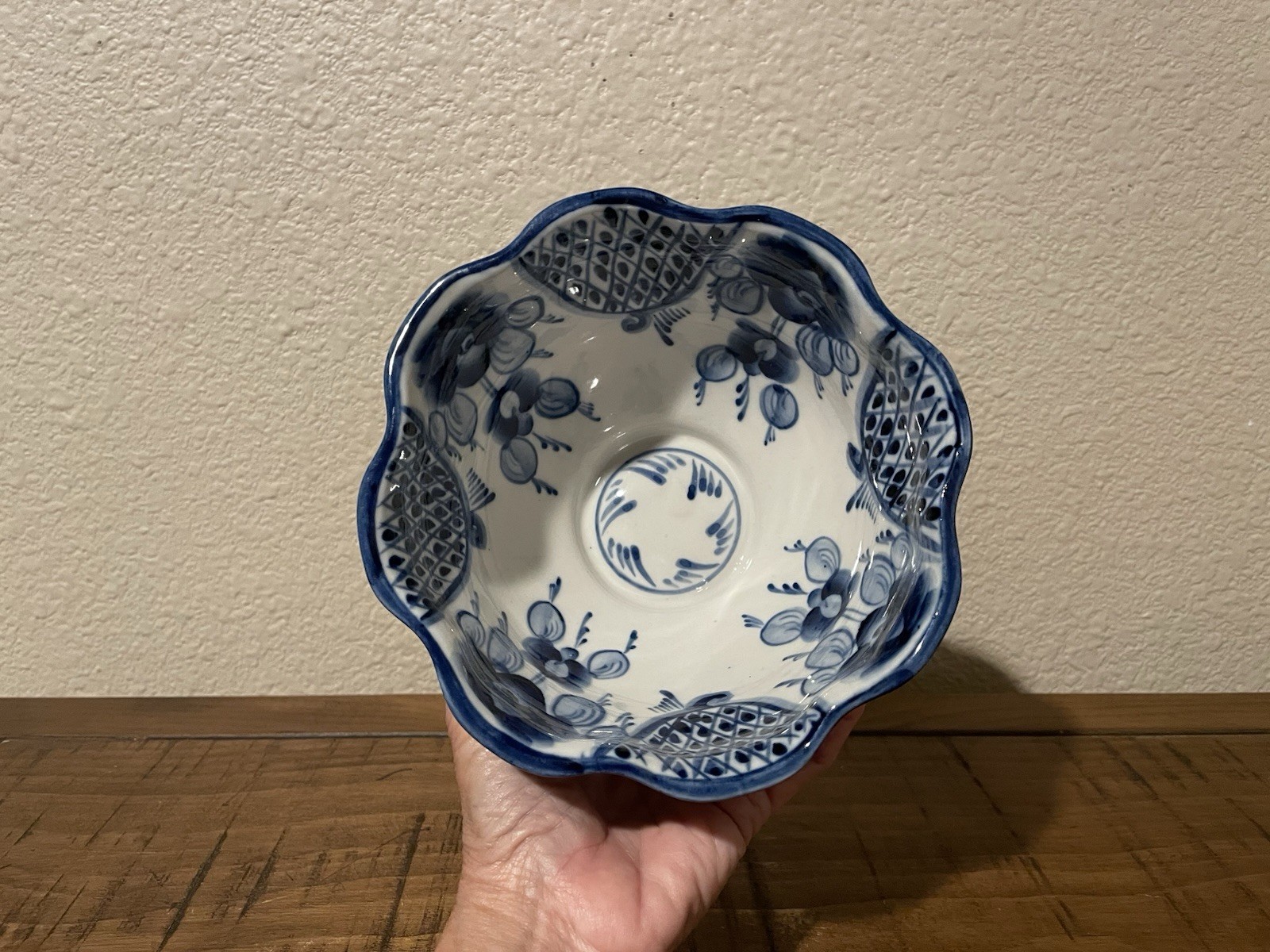 Vintage Gzhel Russian Porcelain Serving Bowl Vintage Gzhel Russian Porcelain Serving Bowl