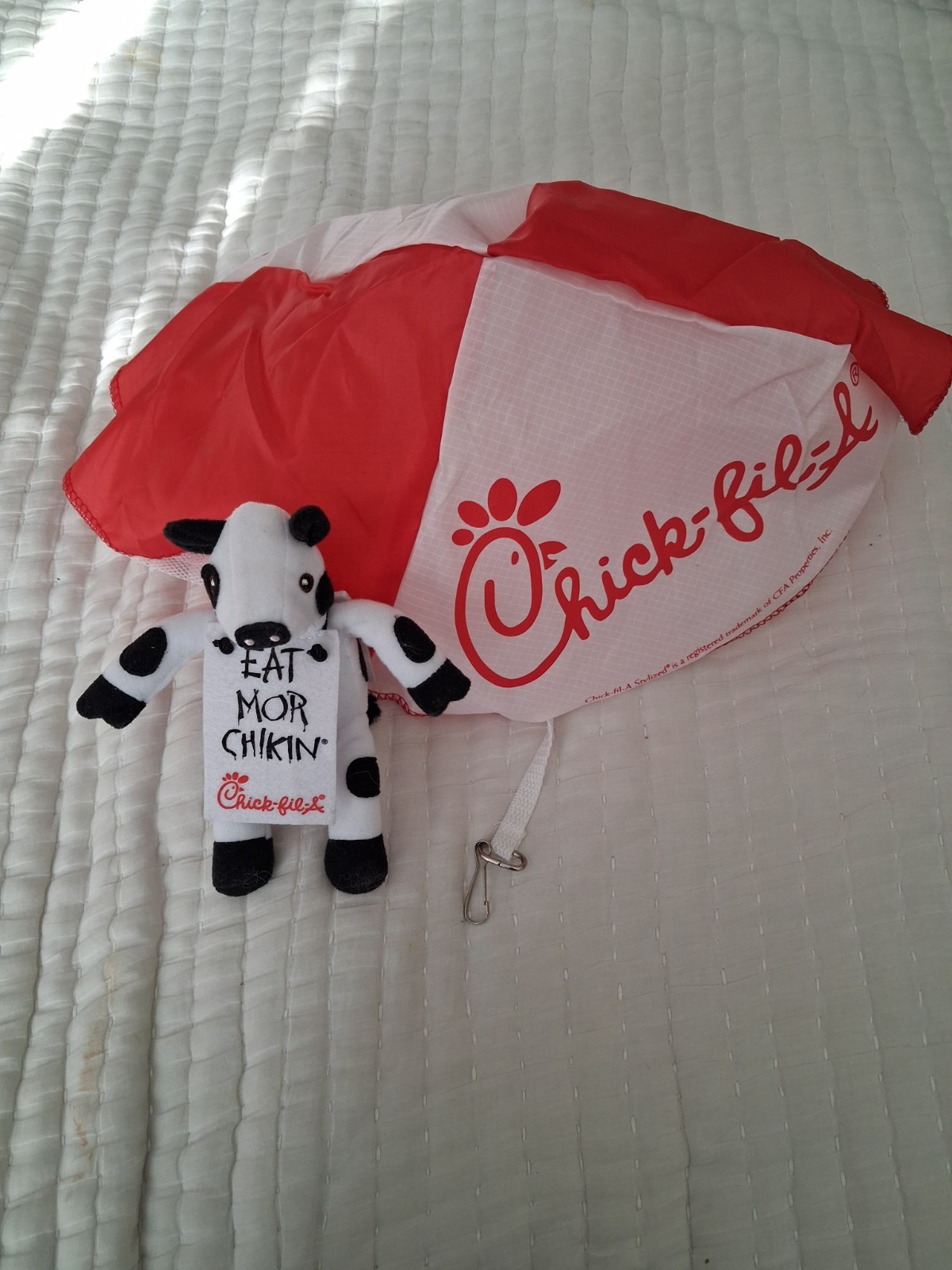 Chick-fil-A Parachute with Detachable Cow Plush Stuffed Animal Promo Toy 2013 Chick-fil-A Parachute with Detachable Cow Plush Stuffed Animal Promo Toy 2013