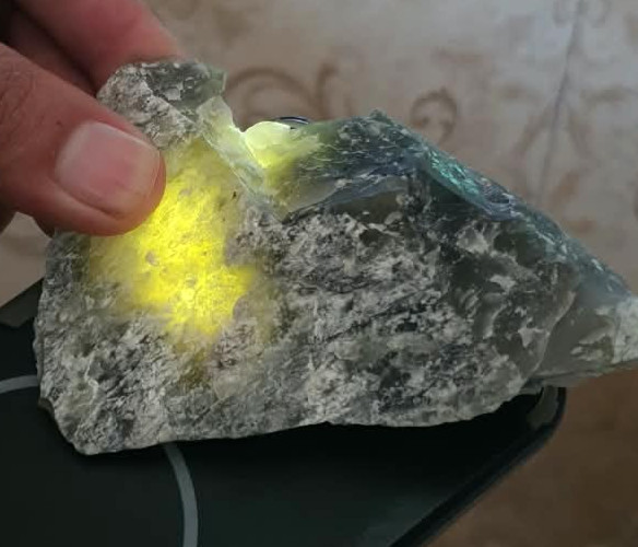Nephrite Jade very hard 407 grams lot from afghanistan Nephrite Jade very hard 407 grams lot from afghanistan