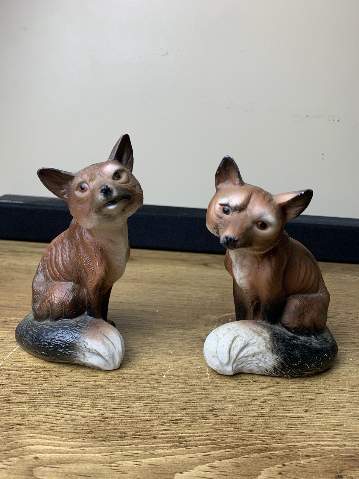 Vintage Porcelain Ceramic Sitting Fox Figures Lot Of 2 UCGC Vintage Porcelain Ceramic Sitting Fox Figures Lot Of 2 UCGC