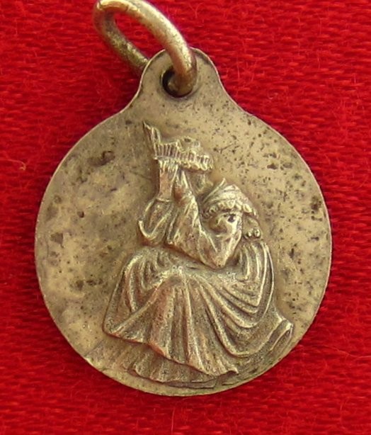 Vintage MARY Medal Very Small LA SALETTE Catholic Silvertone Medal 1/2\ Vintage MARY Medal Very Small LA SALETTE Catholic Silvertone Medal 1/2\