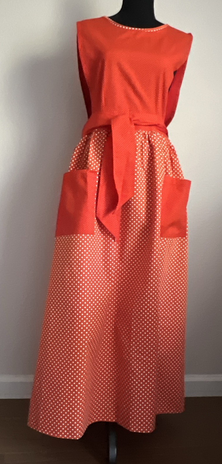 Vintage 70’s DESIGN HOUSE Full Apron Wrap - Grommet Tie @ Waist Orange Polka Dot Vintage 70’s DESIGN HOUSE Full Apron Wrap - Grommet Tie @ Waist Orange Polka Dot