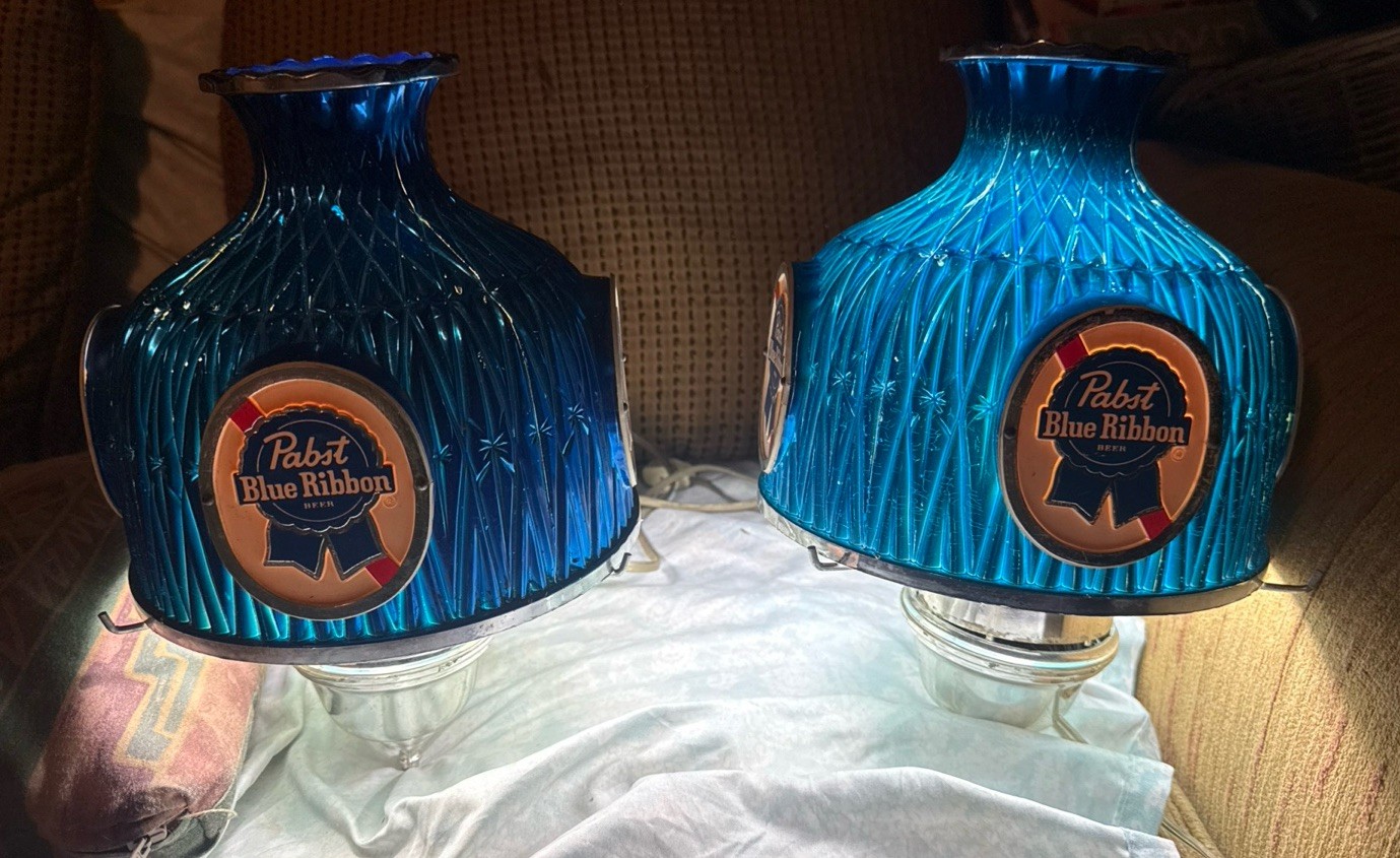 VINTAGE PABST BLUE RIBBON Hang Up LIGHT UP BEER SCONCE Lamp Set Of 2 Working VINTAGE PABST BLUE RIBBON Hang Up LIGHT UP BEER SCONCE Lamp Set Of 2 Working