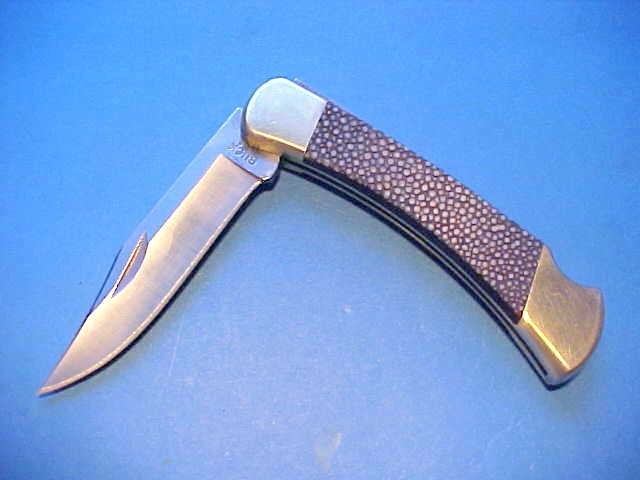RARE UNUSED CUSTOM BUCK 110 HUNTER KNIFE STINGRAY HANDLE DISPLAY STAND