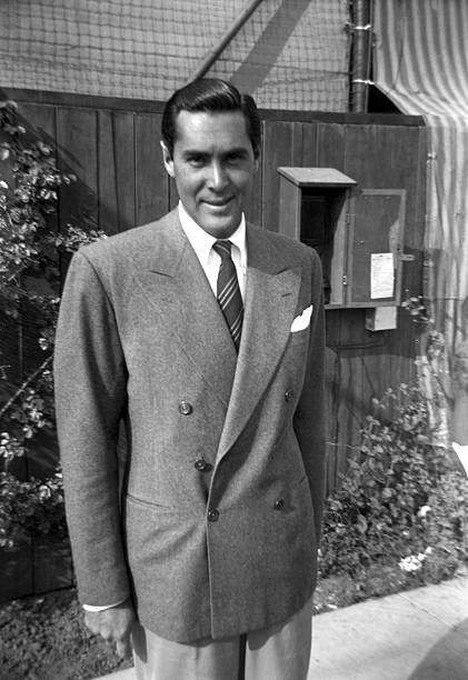 Actor Phillip Reed Poses On A Street In Los Angeles 1940 OLD PHOTO Actor Phillip Reed Poses On A Street In Los Angeles 1940 OLD PHOTO