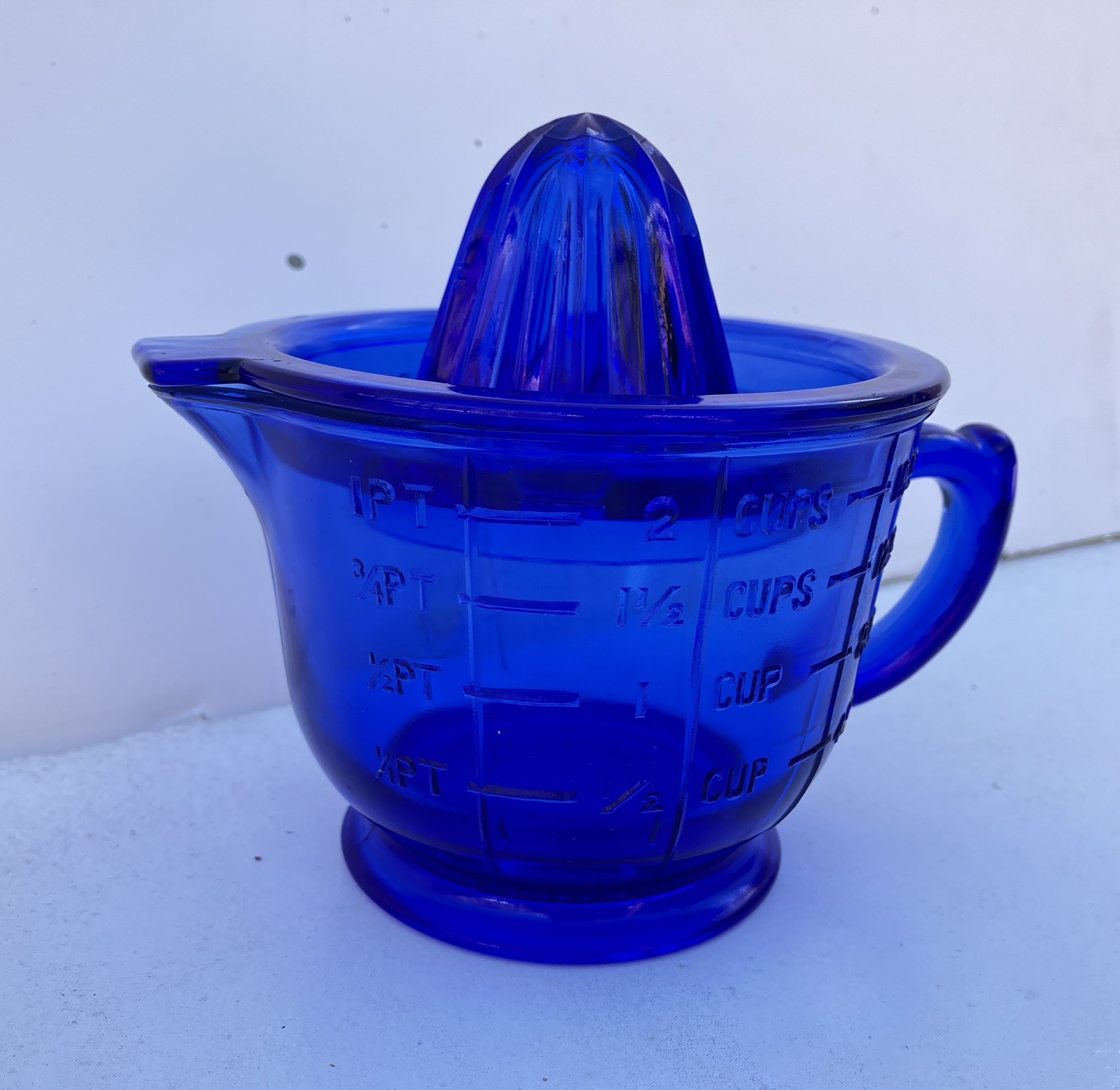 Hazel Atlas Cobalt Blue 1930s Rare Measuring Cup & Reamer. Perfect Condition