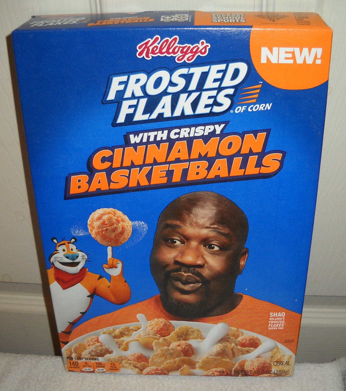 #12009 Kellogg\'s 2021 SHAQ Frosted Flakes with Cinnamon Basketballs FULL BOX