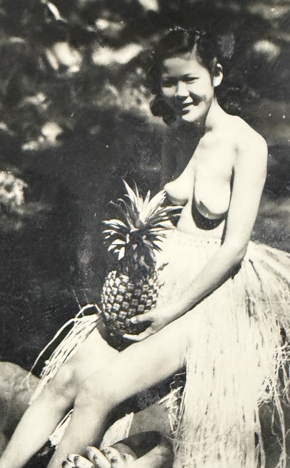 Vintage WW2 era Hawaiian island Topless Hula Dancer Grass Skirt W/Pineapple Vintage WW2 era Hawaiian island Topless Hula Dancer Grass Skirt W/Pineapple