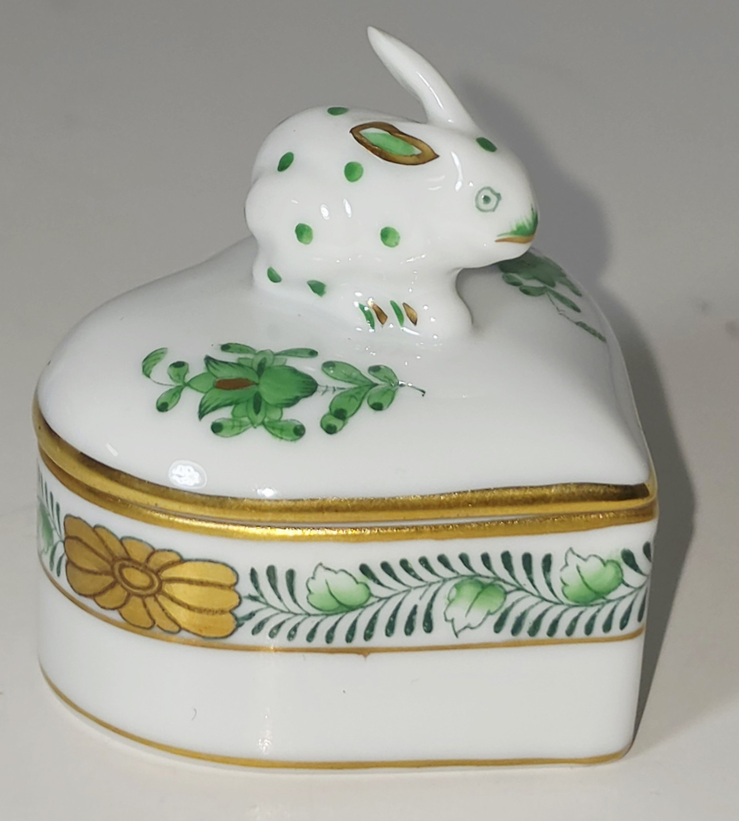 Vintage HEREND HUNGARY Rabbit Bunny Porcelain Heart Trinket Box Green Vintage HEREND HUNGARY Rabbit Bunny Porcelain Heart Trinket Box Green