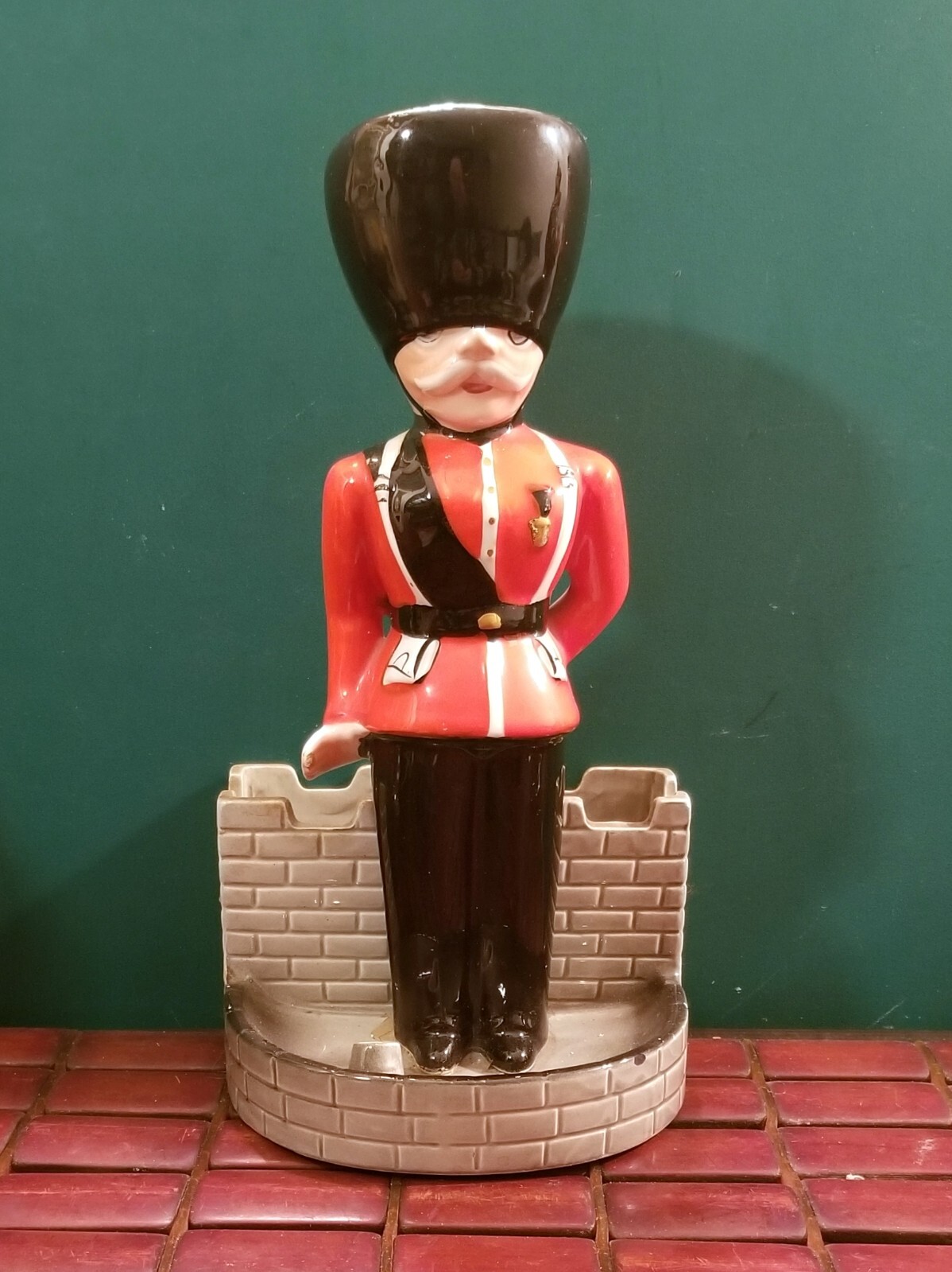1950s Vintage Swank Grenadier Queens Guard Men\'s Dresser Valet / Desk Organizer