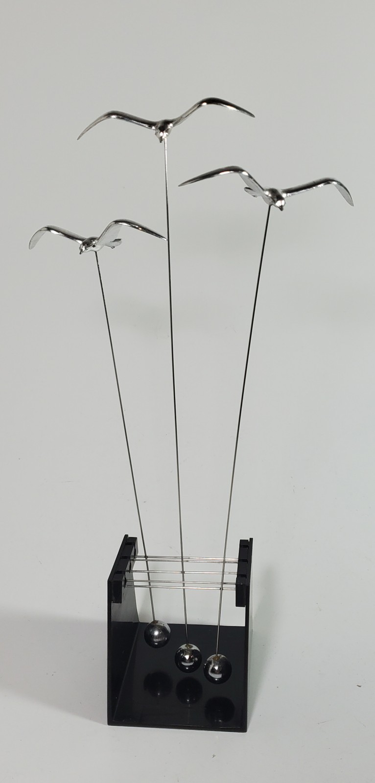 1980 Otagiri Japan Kinetic Art Silver Tone Seagull Birds Pendulum Desk Display
