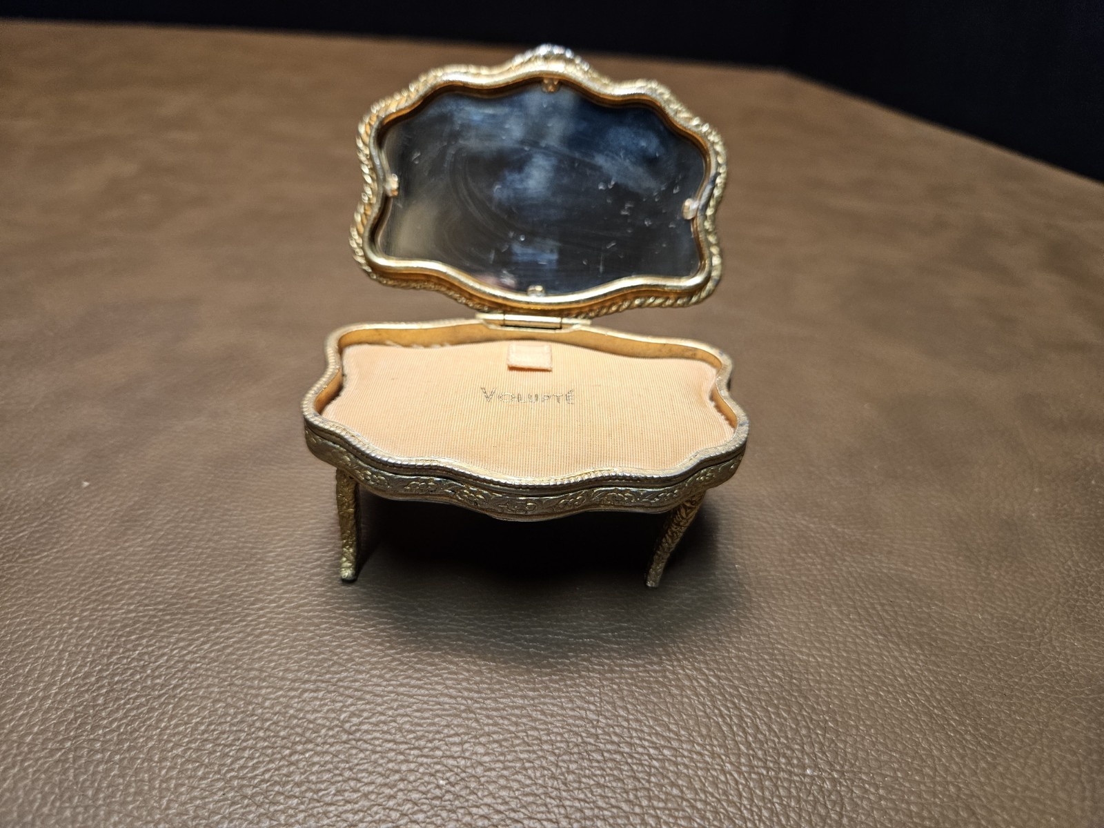 Vintage Volupte Ornate Petite Boudoir Vanity Powder Compact With Original Puff Vintage Volupte Ornate Petite Boudoir Vanity Powder Compact With Original Puff