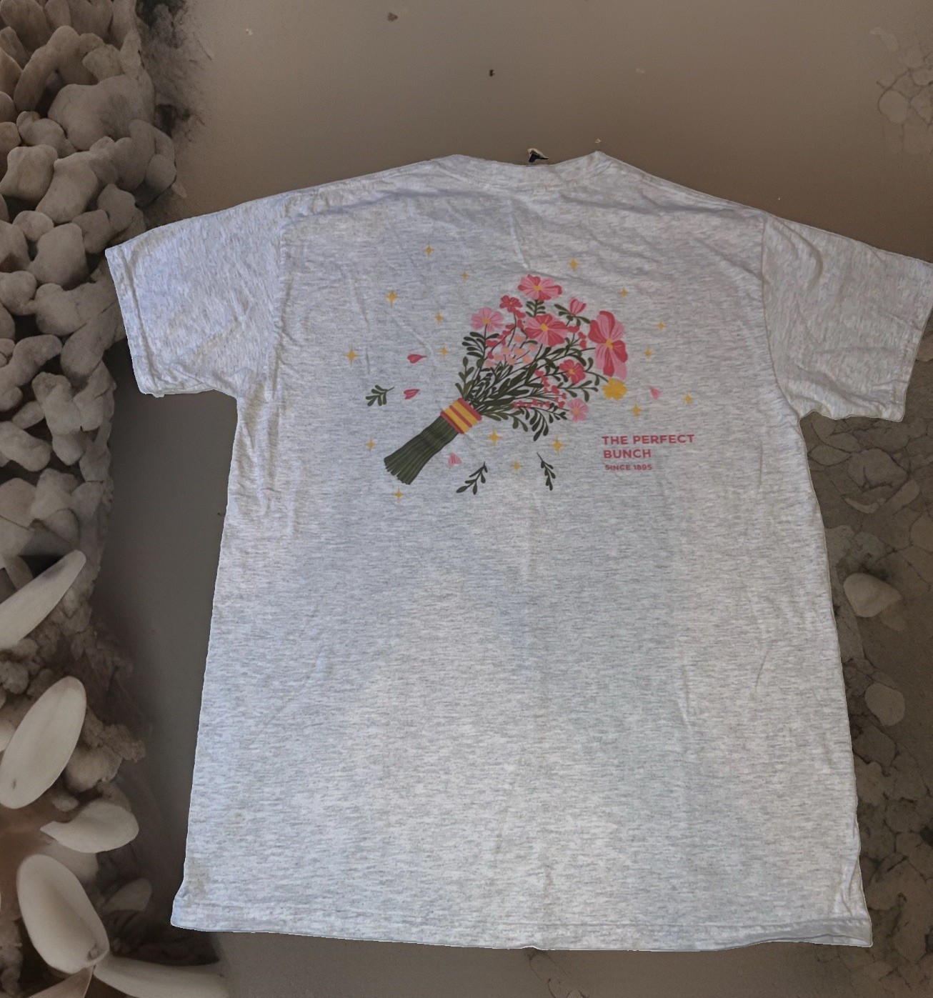 Rare Chi Omega Sorority Mom’s Weekend 2025 Bouquet Of Flowers Shirt Medium Gray Rare Chi Omega Sorority Mom’s Weekend 2025 Bouquet Of Flowers Shirt Medium Gray