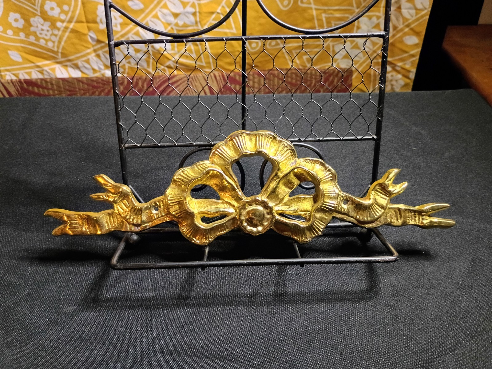 vintage brass bow wall hanging used 11 inches gold toned