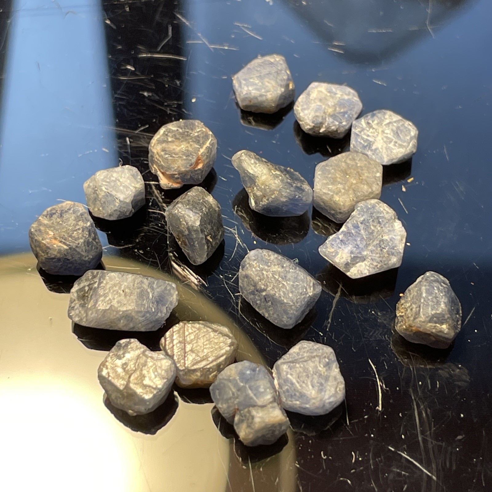 BEAUTIFUL LOT OF 17 MOZAMBIQUE SAPPHIRE CRYSTALS 