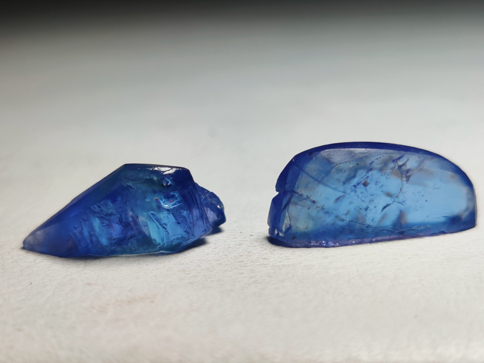 AAA Color Natural Tanzanite Crystals Rough Gemstones  15.5 Carats Vivid Blue