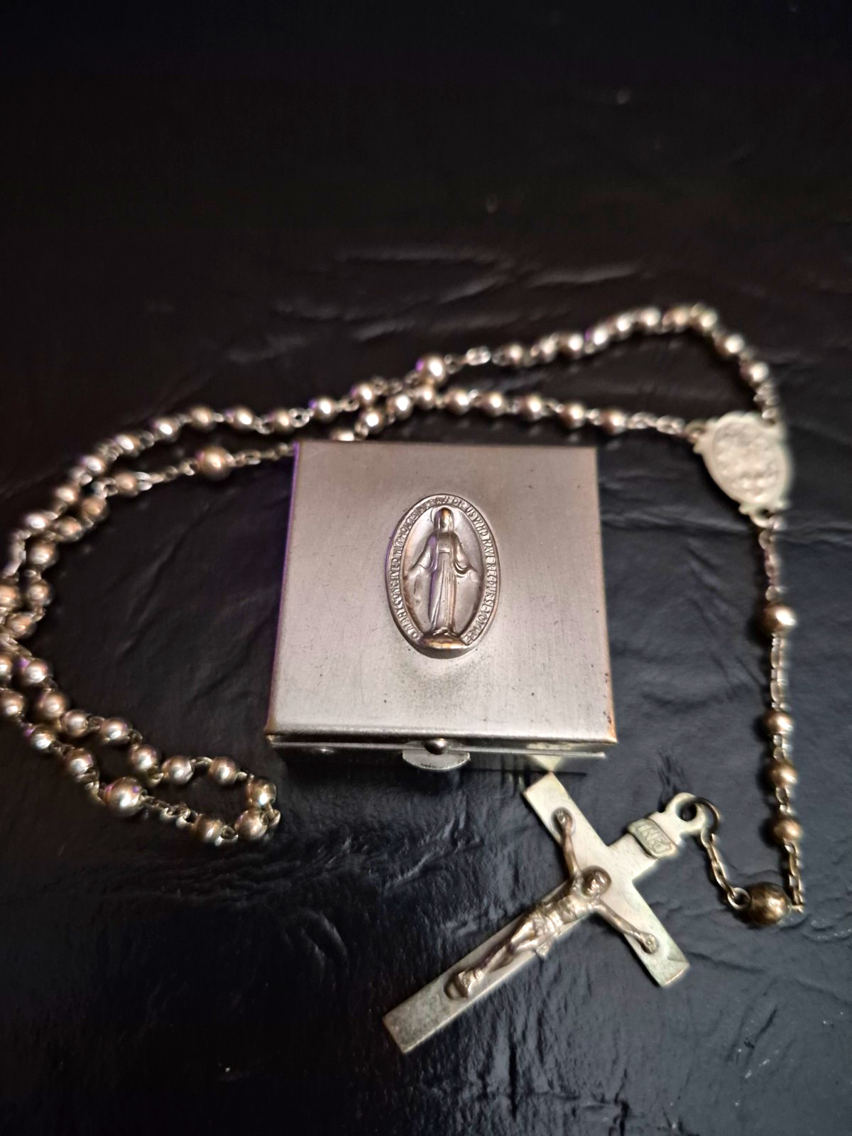 Vintage Catamore Sterling Silver Pull Chain Rosary Set with Matching Medal Box. Vintage Catamore Sterling Silver Pull Chain Rosary Set with Matching Medal Box.