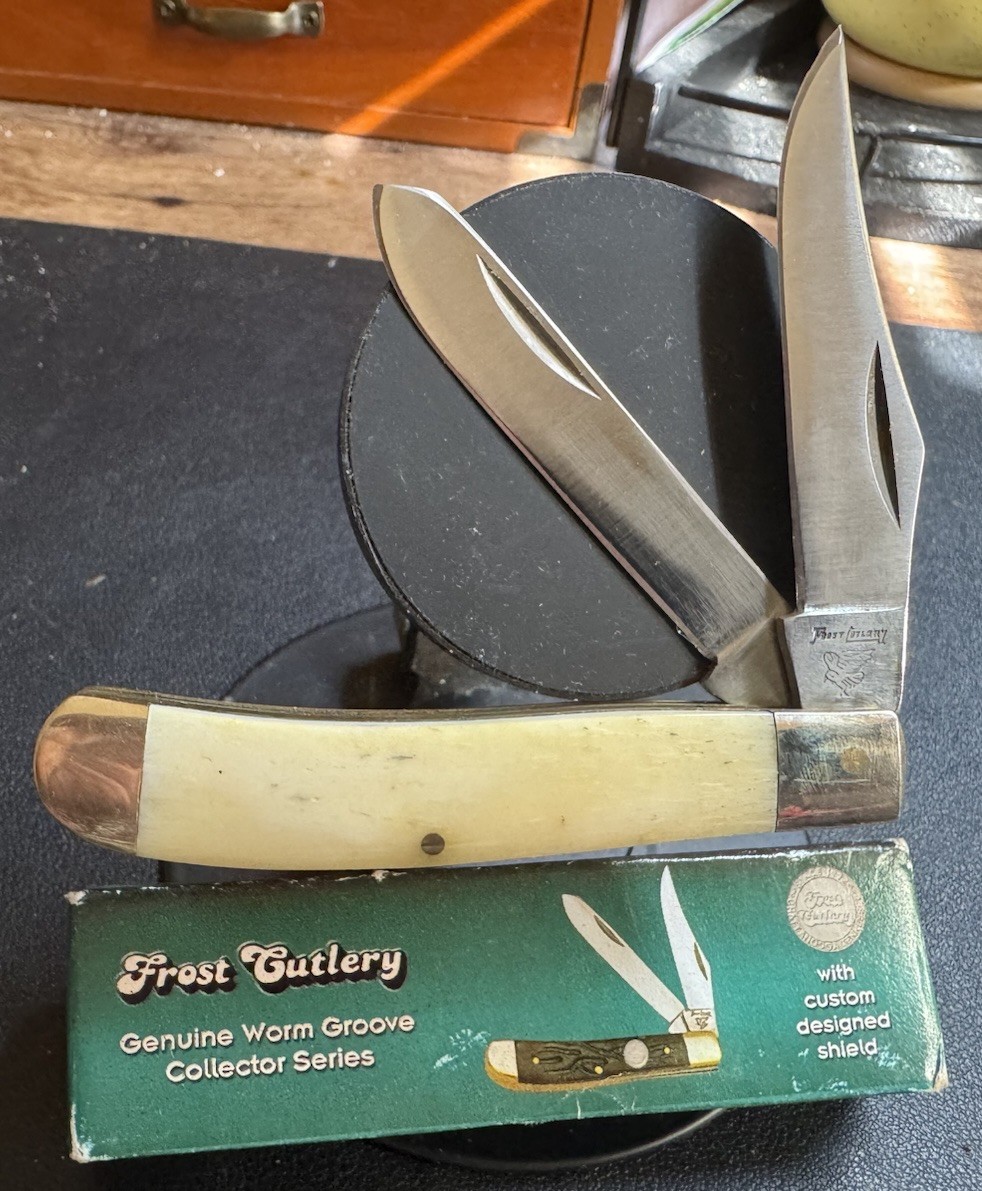 Frost Cutlery Bullet Trapper I 14-024 SB 2-Blade Slipjoint SS Worm Groove Frost Cutlery Bullet Trapper I 14-024 SB 2-Blade Slipjoint SS Worm Groove