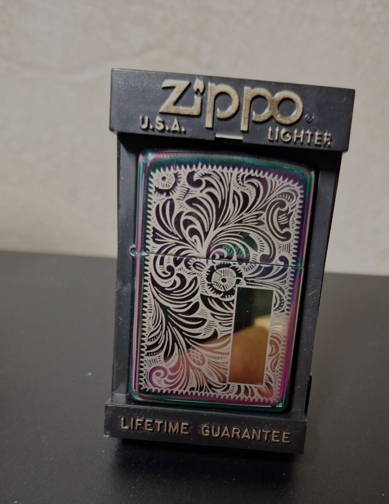 ZIPPO Petrol Lighter Venetian Spectrum Rainbow Leaf Nature Chrome
