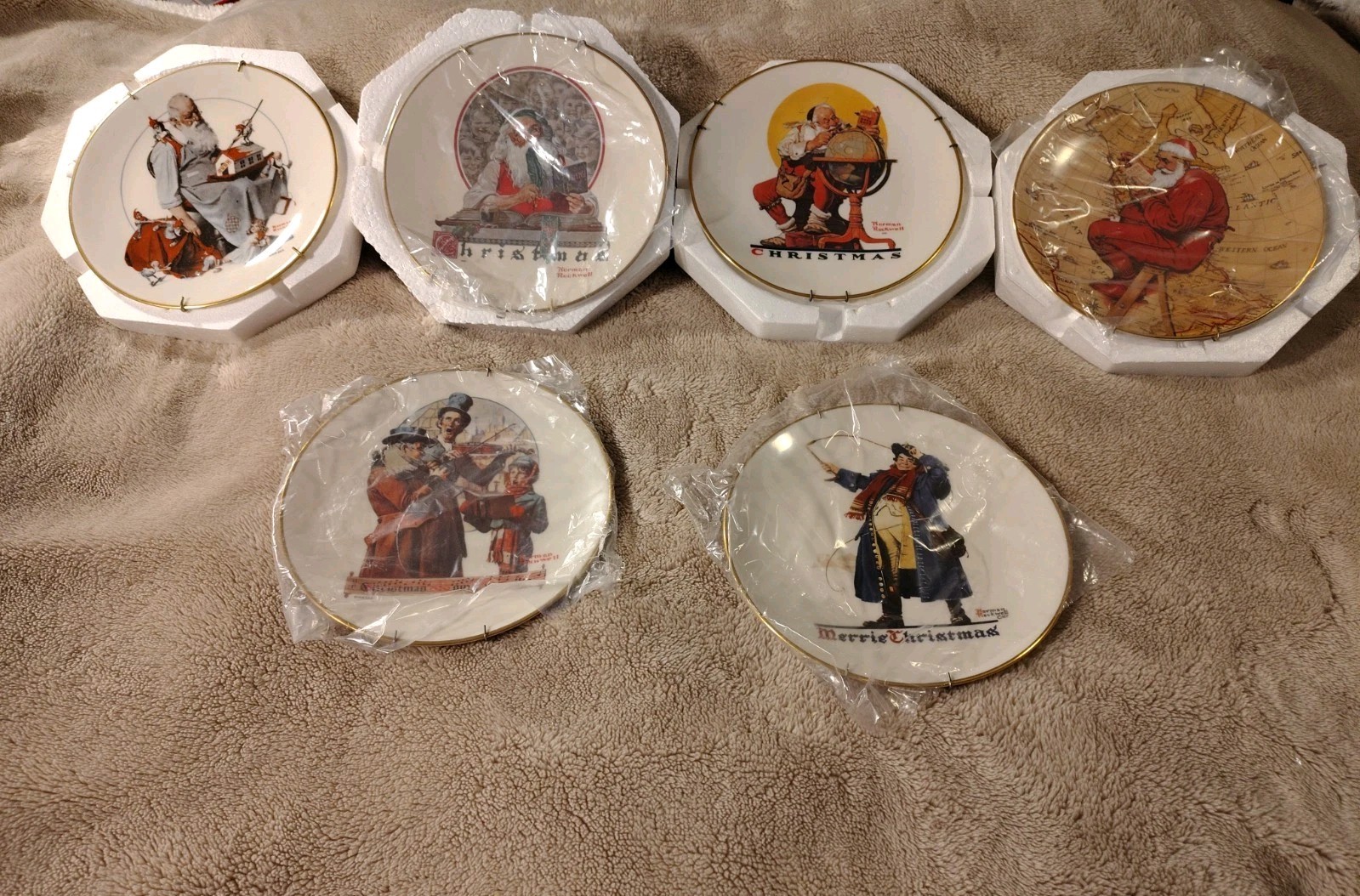 1976, 77, 78,79,81,82 Set Of 6 Norman Rockwell Gorham Santa Christmas Plates 8.5 1976, 77, 78,79,81,82 Set Of 6 Norman Rockwell Gorham Santa Christmas Plates 8.5