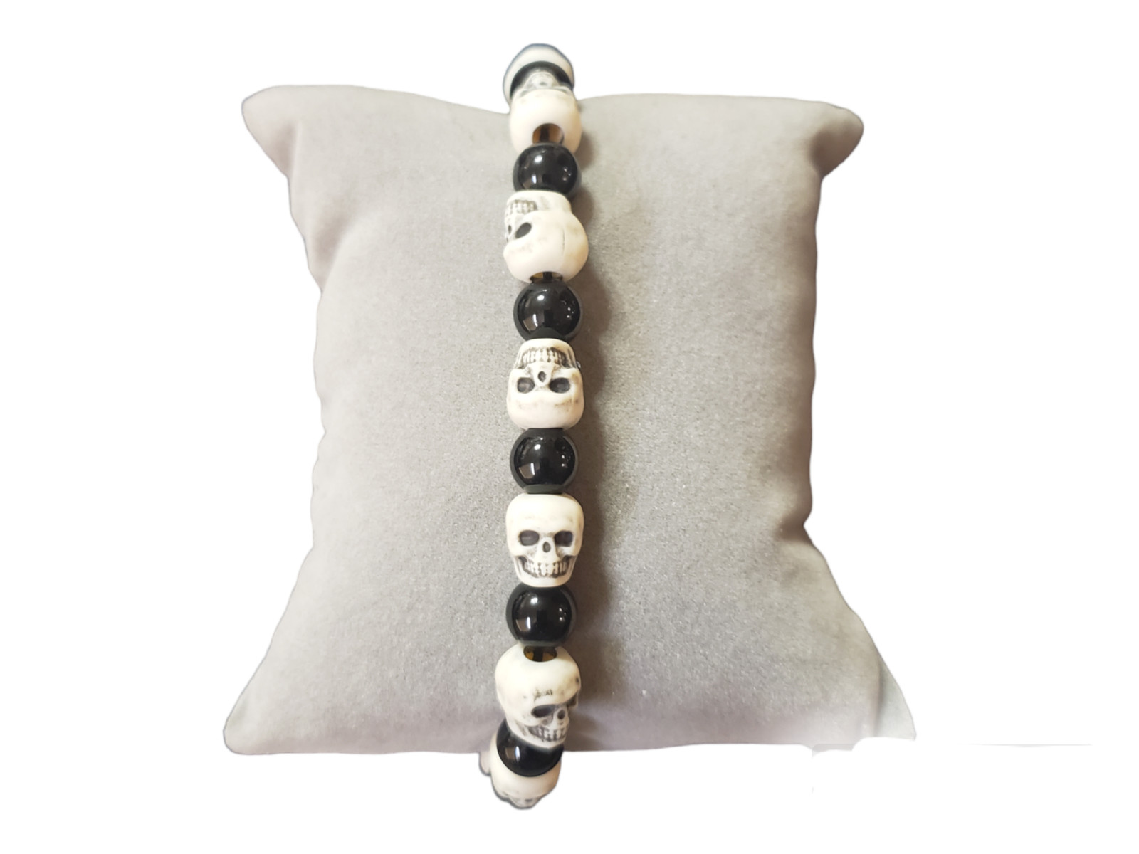 Santa Muerte Pulsera Negra con Calaveras / Holy Death Black Beaded Bracelet Santa Muerte Pulsera Negra con Calaveras / Holy Death Black Beaded Bracelet