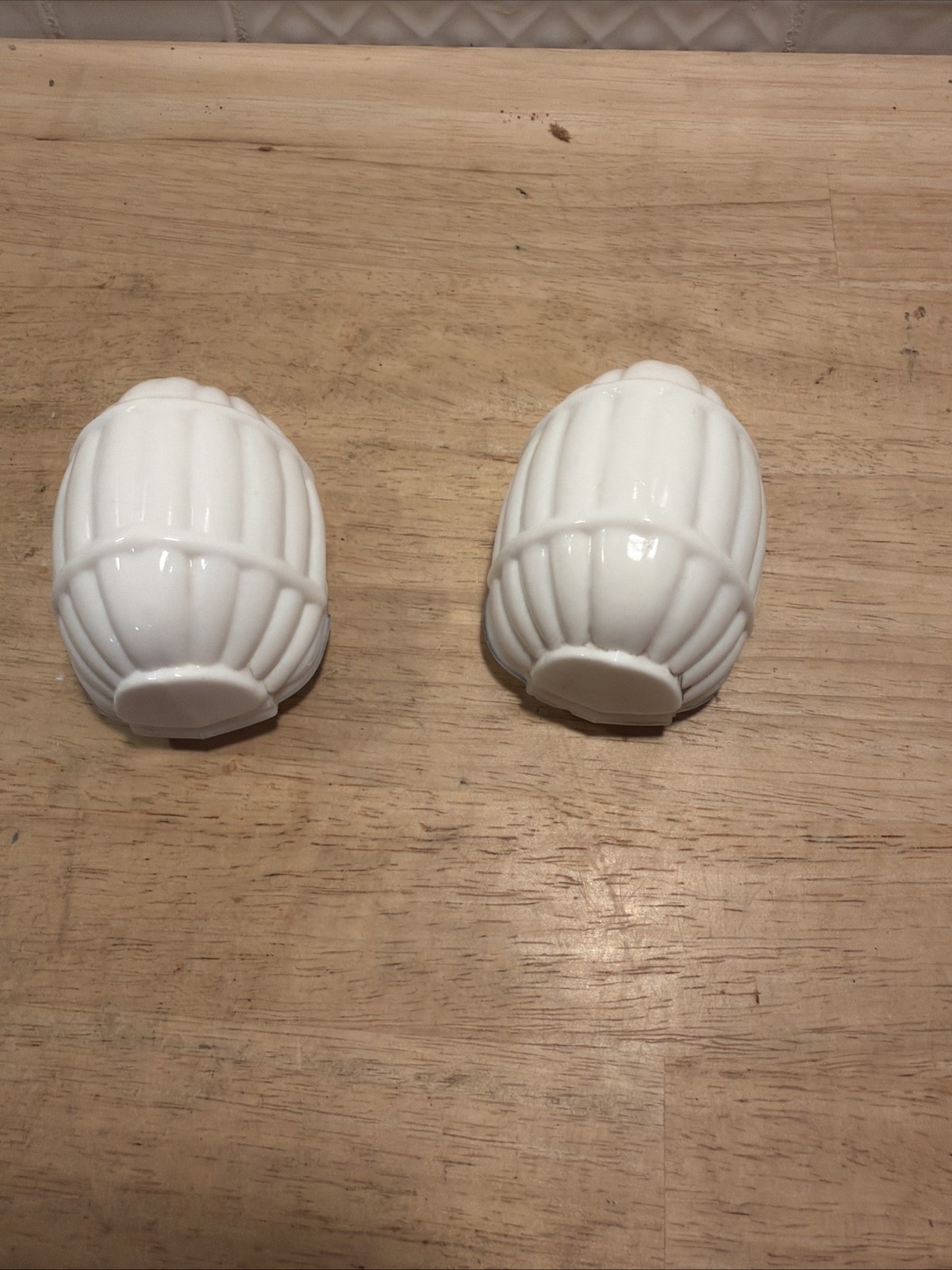 2 VTG/ANTIQUE ART DECO WHITE MILK GLASS BIRDCAGE FEEDER/SEED/WATER BOWLS 2 VTG/ANTIQUE ART DECO WHITE MILK GLASS BIRDCAGE FEEDER/SEED/WATER BOWLS