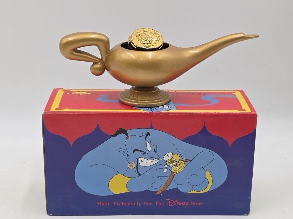Disney Store 1992 Aladdin Genie Pop Up Watch Original Display Box & Genie Lamp. Disney Store 1992 Aladdin Genie Pop Up Watch Original Display Box & Genie Lamp.