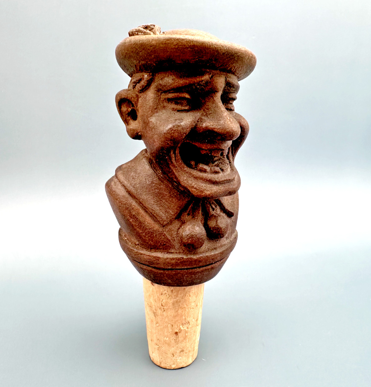 VINTAGE FOLK ART CARVED WOODEN LAUGHING MAN IN HAT BOTTLE TOPPER WITH CORK E217