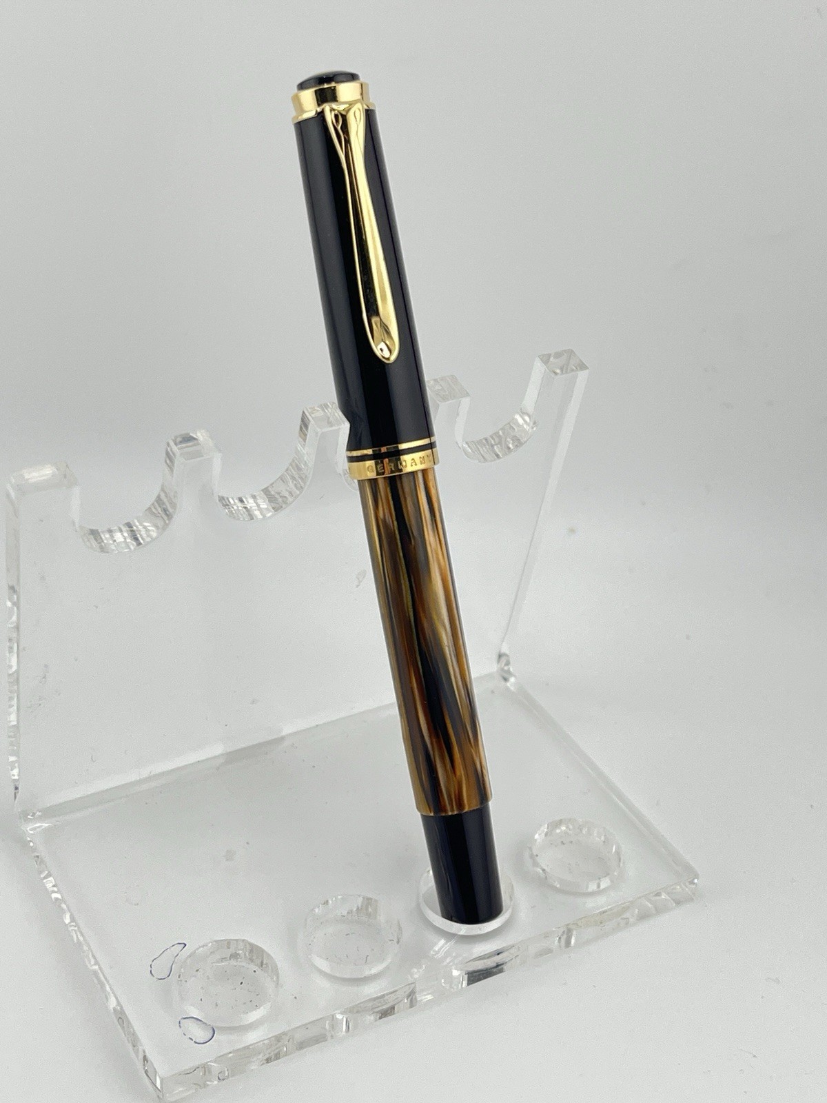Pelikan Souveran M400 Fountain Pen Brown Tortoise, 14K Gold Nib Pelikan Souveran M400 Fountain Pen Brown Tortoise, 14K Gold Nib