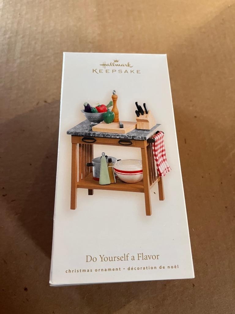 Hallmark Keepsake Ornament 2007 Do Yourself a Flavor Kitchen Island MIB Baking Hallmark Keepsake Ornament 2007 Do Yourself a Flavor Kitchen Island MIB Baking