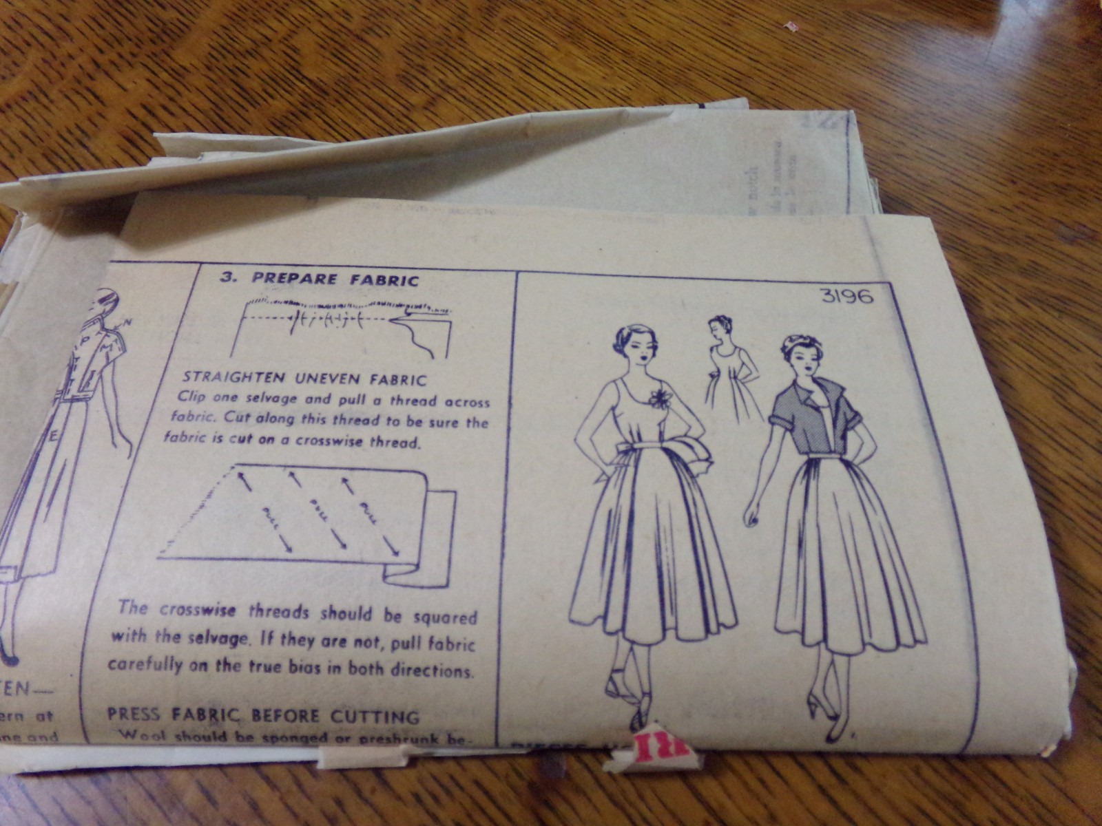 Vintage women\'s short jacket & full-skirt dress pattern Simplicity #3196 size 16