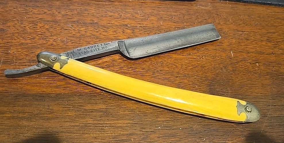 Vintage J.M. Garrett Kansas City Mo.  Straight Razor GREATER K C