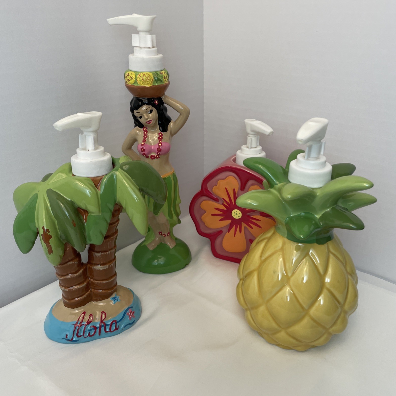VINTAGE Lot of 4 Hawaiian Themed Ceramic Soap Lotion Pump Dispensers 2004