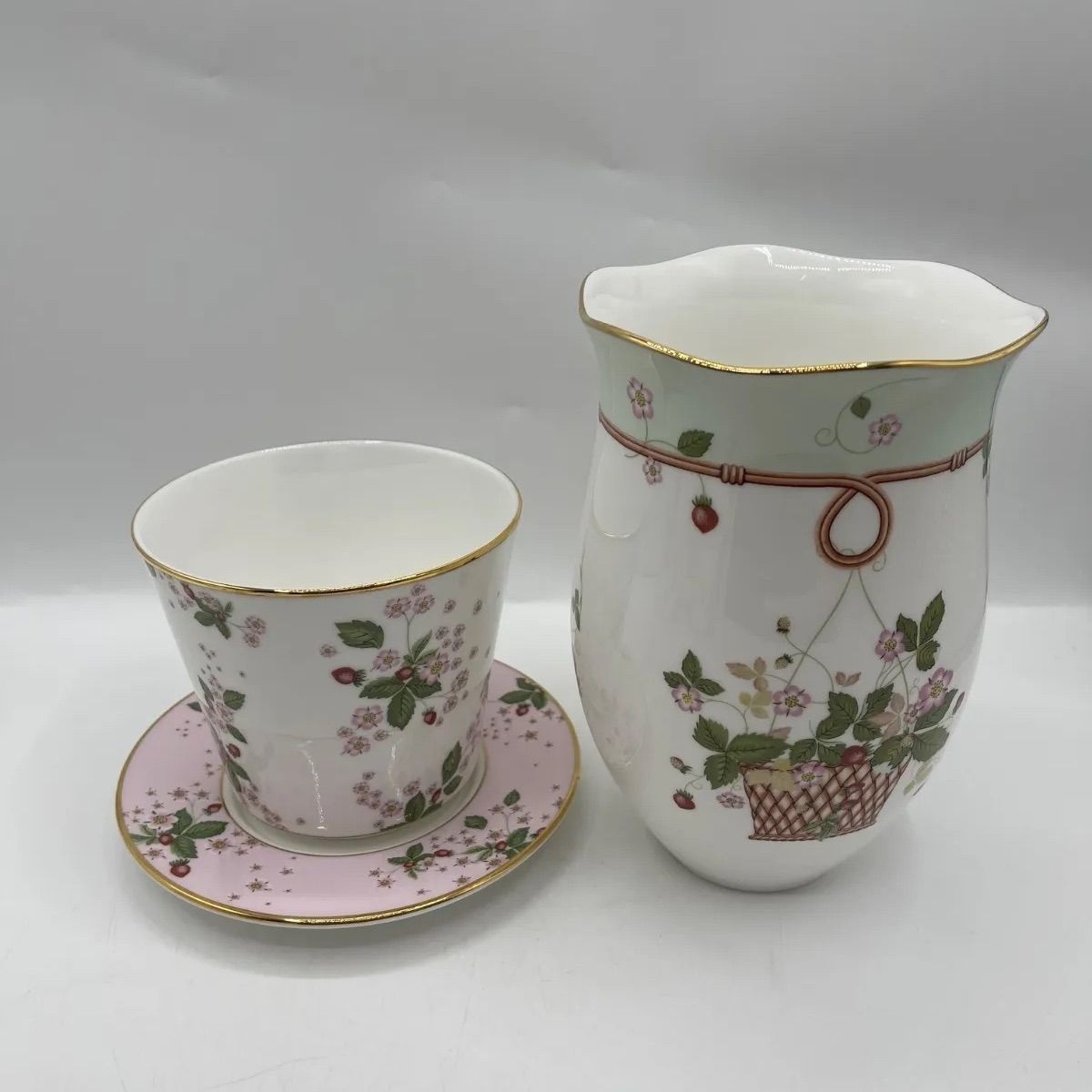 WEDGWOOD Wild Strawberry Bloom Flower Pot ( Pink ) H 3.9\