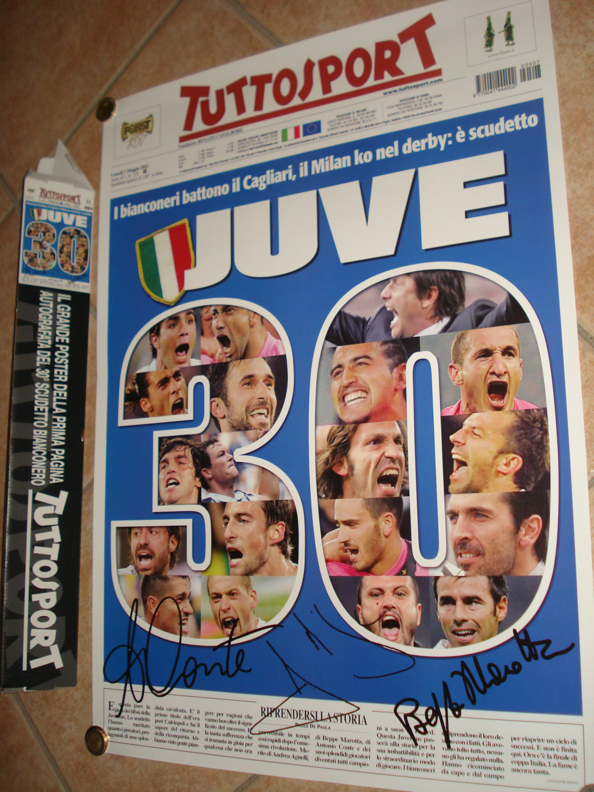 MAXI POSTER FIRST PAGE TUTTOSPORT 30° SCUDETTO JUVENTUS CHAMPION OF ITALY 2012