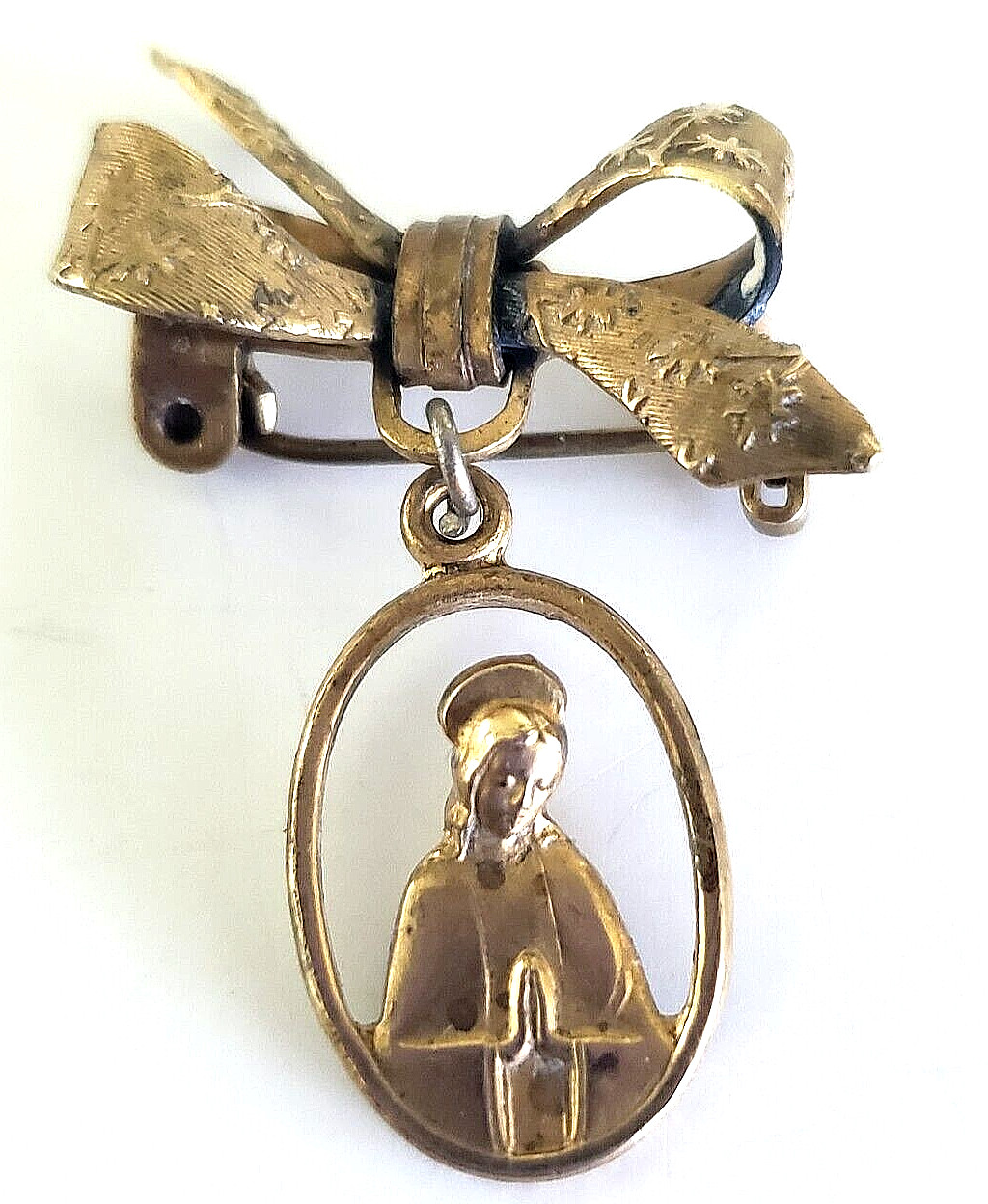 Vintage Mary Praying Heart of Jesus Medal Dangle Brass Bow Pin 1.5\ Vintage Mary Praying Heart of Jesus Medal Dangle Brass Bow Pin 1.5\