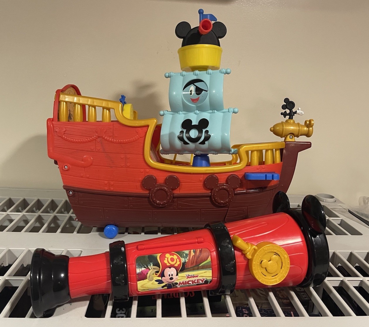 Disney Junior Mickey Mouse Funhouse Treasure Adventure Pirates Ship Playset
