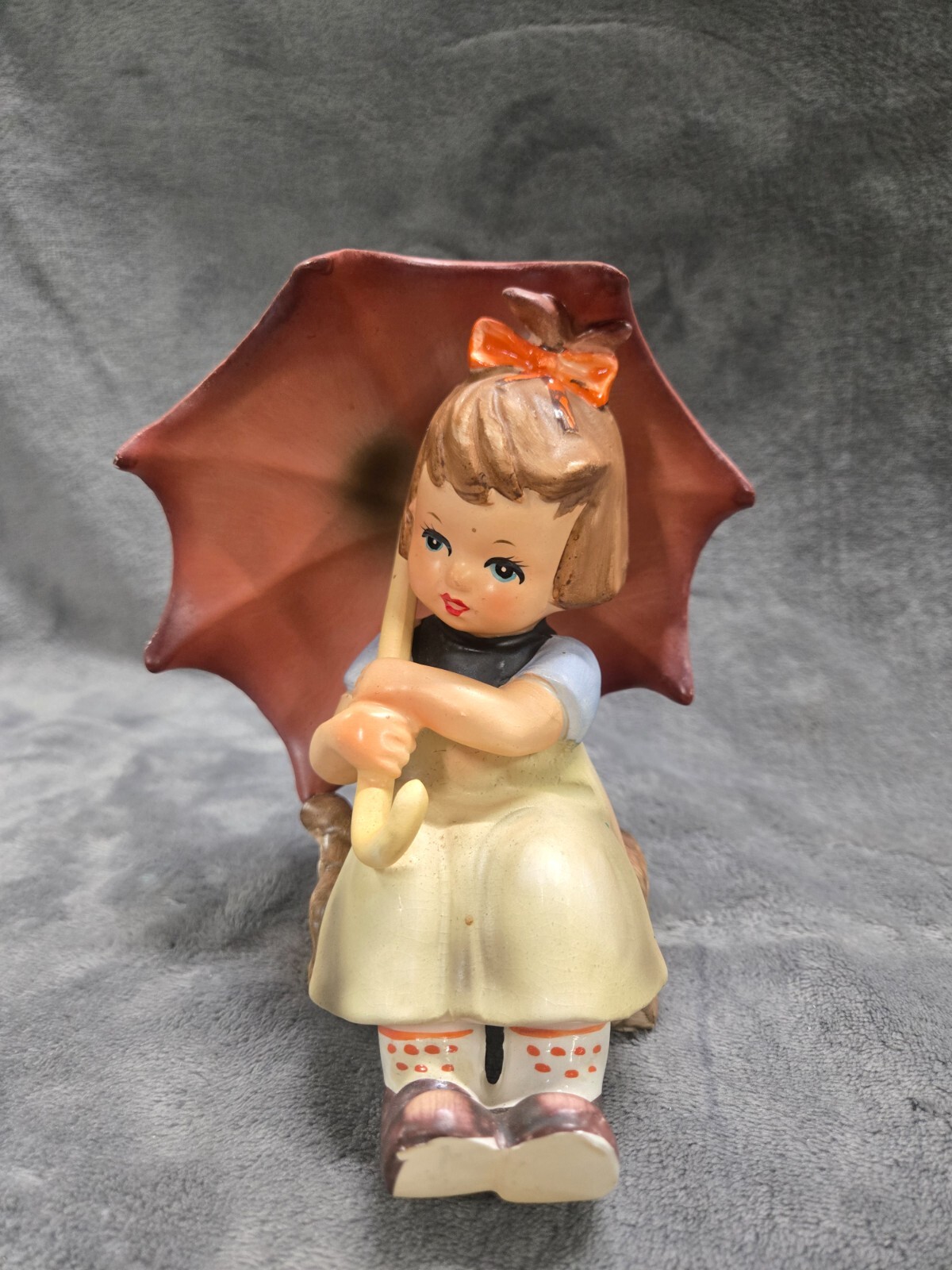 Vtg ARNART 5TH AVE RAINY DAY GIRL UMBRELLA PAINTED FIG. JAPAN***45-19 Vtg ARNART 5TH AVE RAINY DAY GIRL UMBRELLA PAINTED FIG. JAPAN***45-19