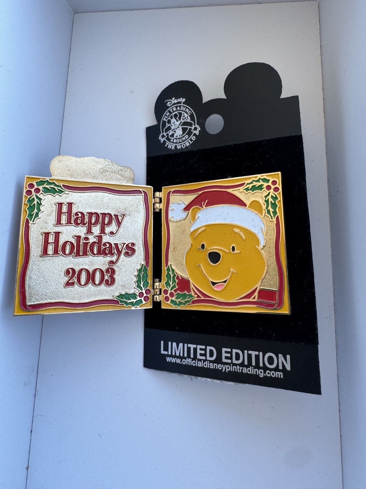 DLR 2003 Winnie the Pooh Happy Holidays Present Hinged HTF LE Disney Pin 27218 = DLR 2003 Winnie the Pooh Happy Holidays Present Hinged HTF LE Disney Pin 27218 =