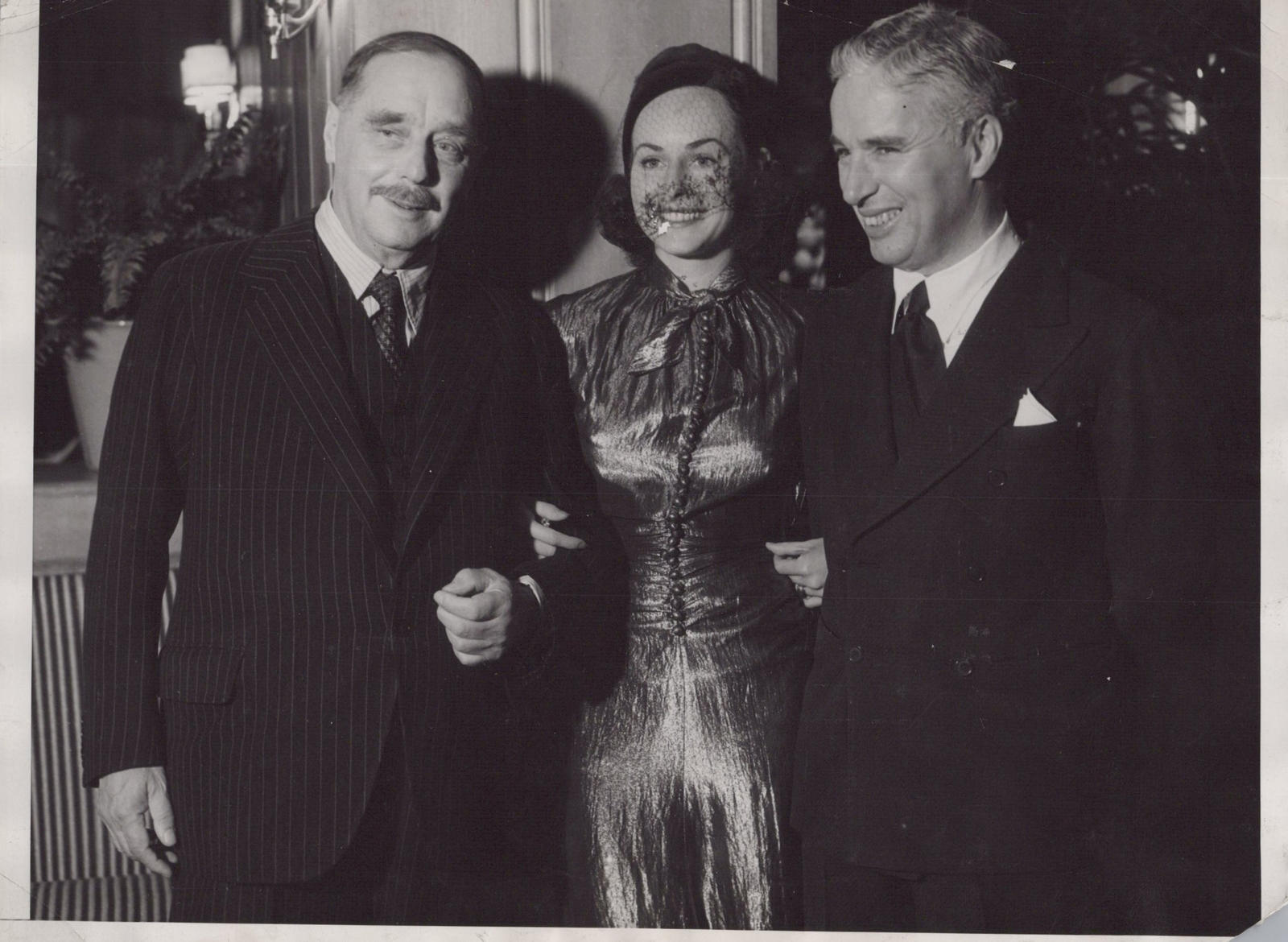 1935 H.G. Wells Charles Chaplin Paulette Goddard Vendome - Original Press Photo