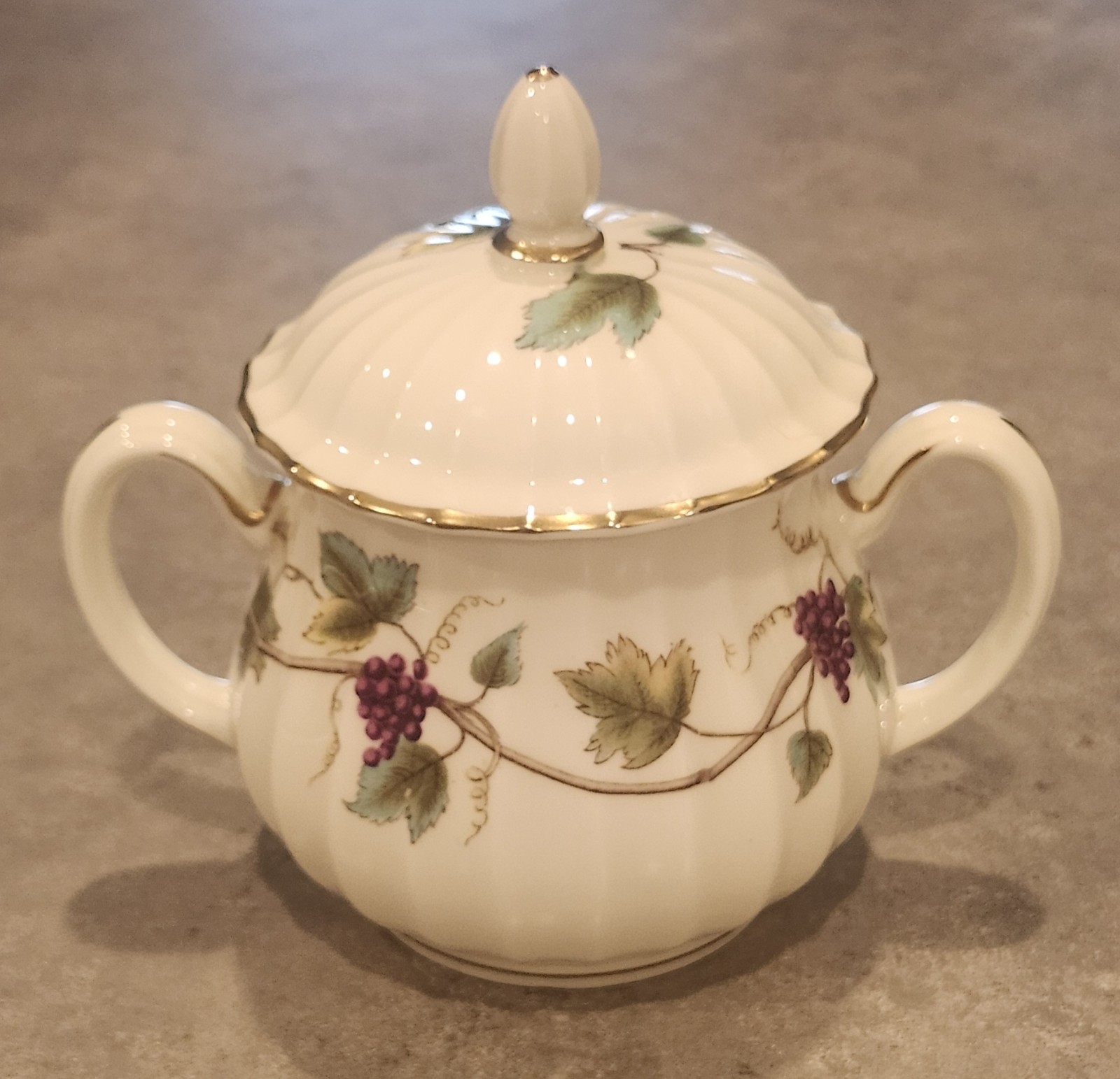Vintage Royal Worcester Bacchanal Covered Sugar Bowl Cream Grapes Mid-Century Vintage Royal Worcester Bacchanal Covered Sugar Bowl Cream Grapes Mid-Century